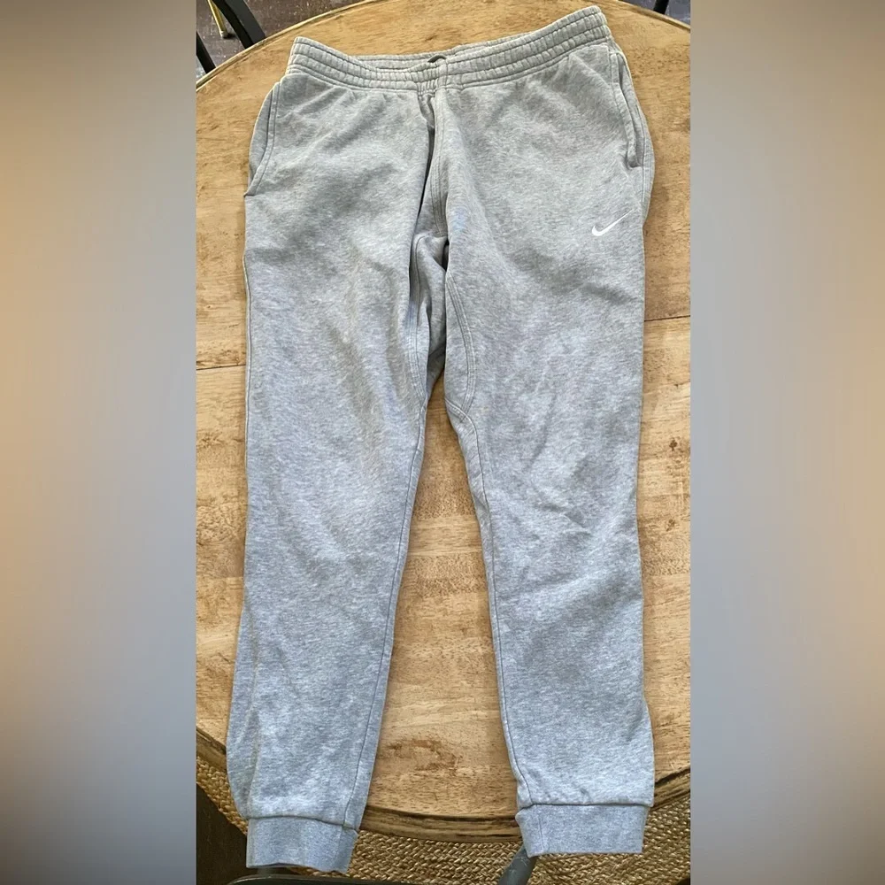 Nike Men’s Sz L‎ Heather Gray Club Fleece Joggers